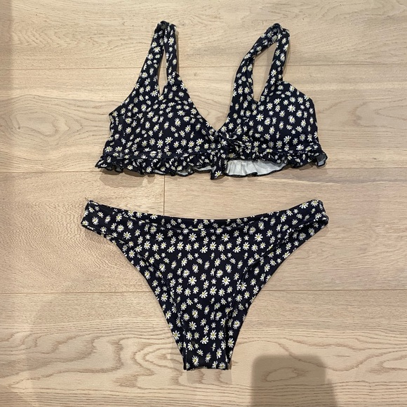 Two piece bathing suit - Picture 2 of 4